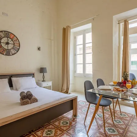 Bnbnova - Historic Duplex Apartment